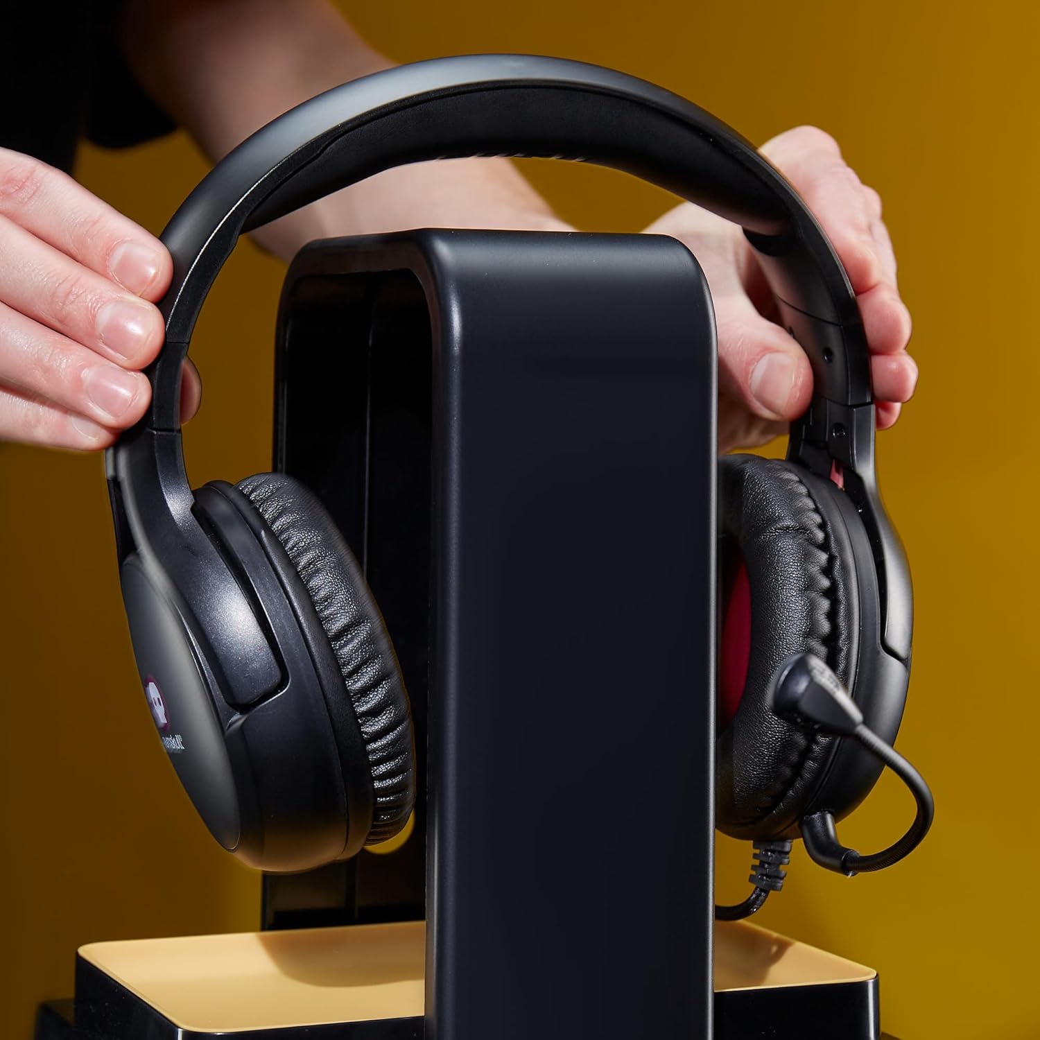 Numskull Official Hogwarts Legacy LED Light Gaming Locker, Controller Holder & Headset Stand for PS4/PS5 & Xbox Series X|S - Multiple LED Lighting Settings - Official Harry Potter Merchandise - Image 4