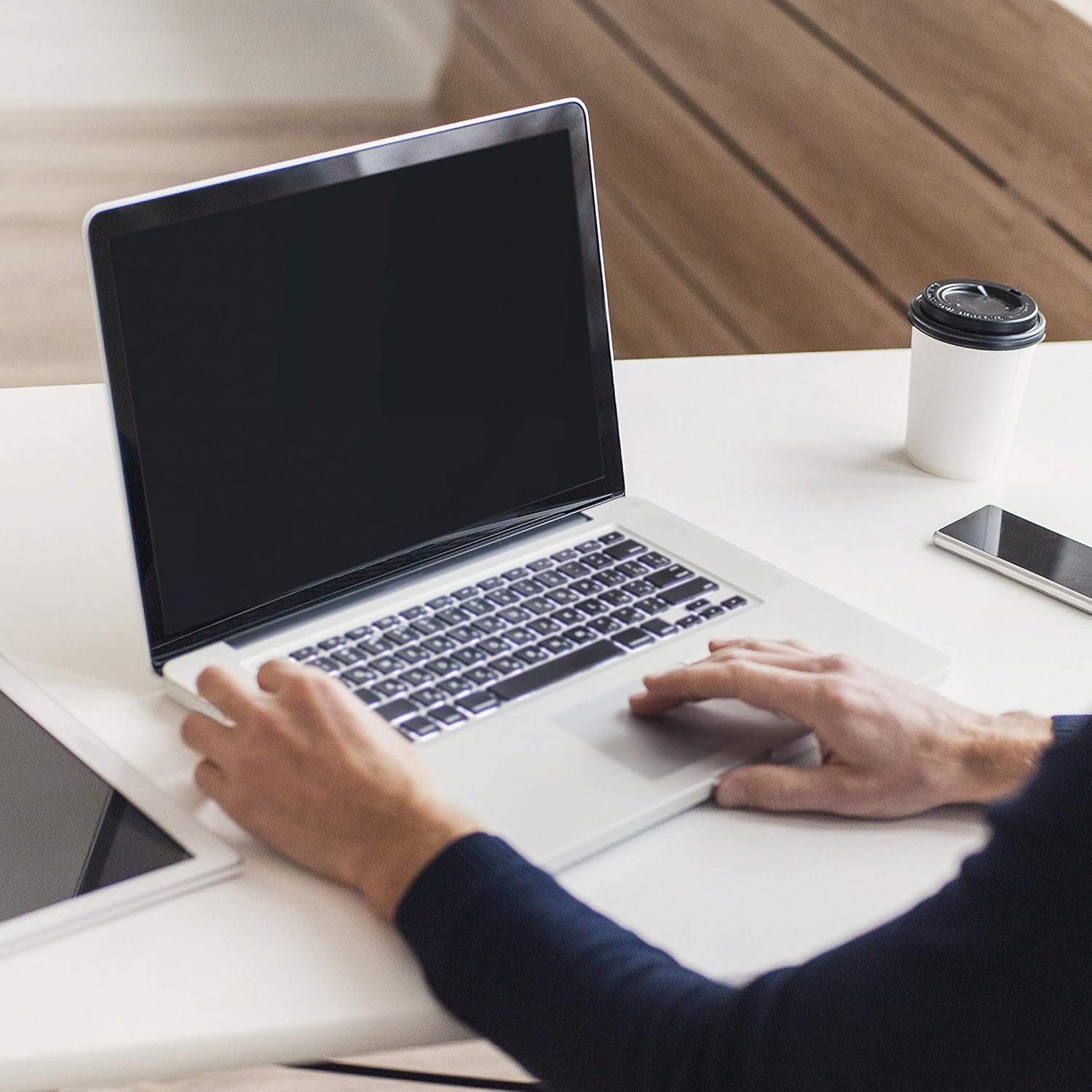 Windex Electronic Cleaning Wipes, Pre-Moistened Screen Wipes for TVs, Phones, and Other Electronics, Resealable for a Freshness Lock, 25 Count - Image 7